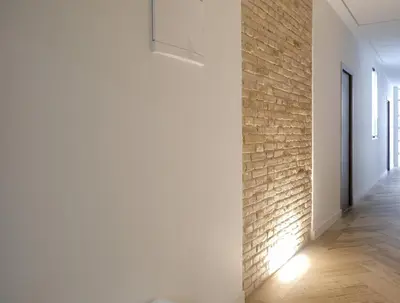 an empty hallway with a brick wall and a light at Habitación céntrica de Lujo Gv 3 in Valencia