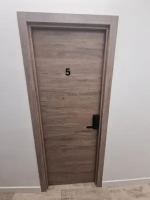 a wooden door with the number six on it at Habitación céntrica de Lujo Gv 5 in Valencia