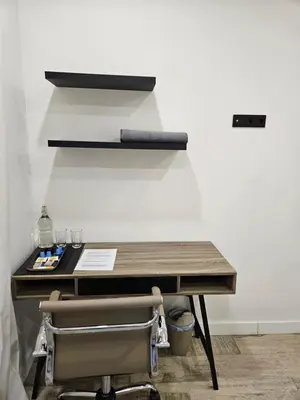a desk with a chair in a room at Habitación céntrica de Lujo Gv 2 in Valencia