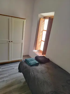a room with a bed in a room with a window at kats chulilla in Chulilla