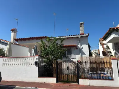 a white house with a gate and a fence at Casa mediterránea junto al mar. in Chilches