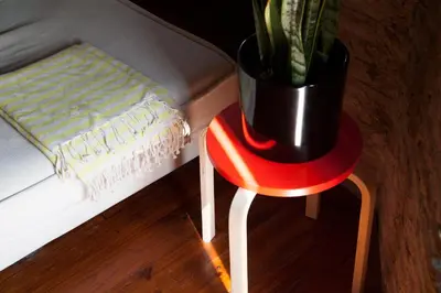 an orange appliance sitting on top of a kitchen counter at BUBUFLATS Mossén in Valencia