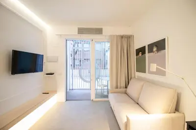 a living room with a couch and a tv at Breathe Apartments by Concept Flats in Valencia