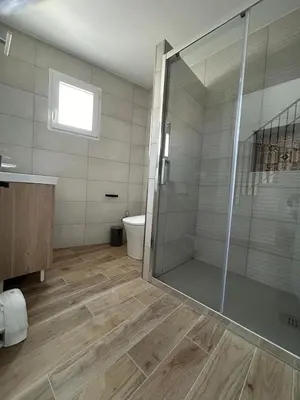 a bathroom with a shower and a toilet at CAN´SELMA 1 in Chella