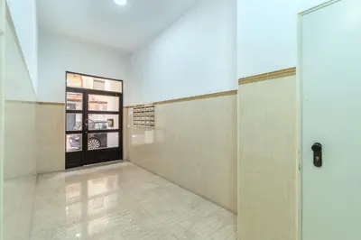a kitchen with a sink and a washing machine at El estudio de Inma in Burriana