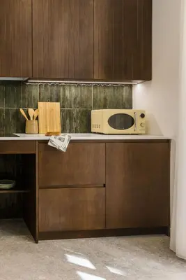 a microwave sitting on a counter in a kitchen at Green suite by Concept Flats in Valencia