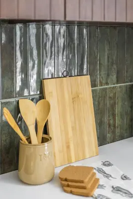 a can of utensils and a container with wooden spoons at Green suite by Concept Flats in Valencia