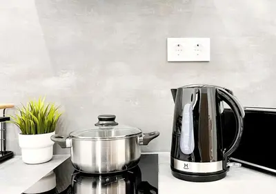 a tea kettle on a stove in a kitchen at Loft cerca de playa y Ciudad de Artes y Ciencias in Valencia