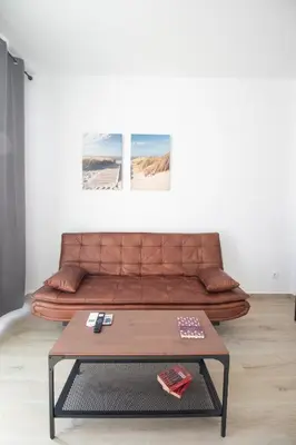 a brown couch in a living room with a coffee table at Congresos Flat by Concept Flats in Valencia