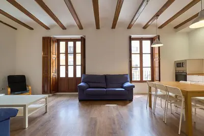 a living room with a blue couch and a table at Apartamento minimalista en Matemático Marzal in Valencia