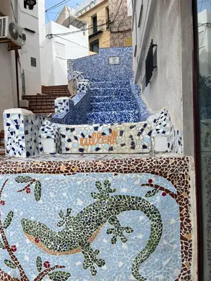 a set of stairs with a lizard on the tiles at Cullera Mountain View in Cullera