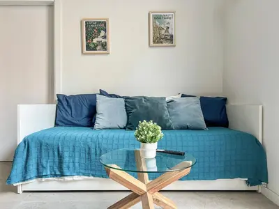 a bedroom with a bed and a glass table at Non Stress Templo in Valencia