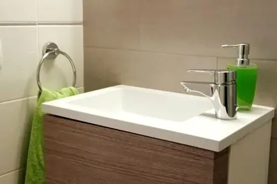 a bathroom sink with a green glass on it at Apartamento frente al mar in Cullera