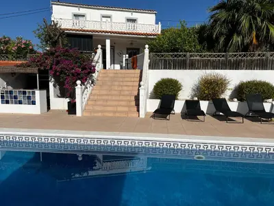 a house with a swimming pool in front of a house at Casa el Girasol, rustig gelegen kindvriendelijke villa 10 p in Montroy