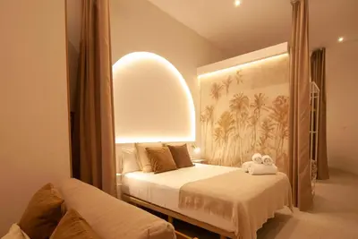 a bedroom with a bed with a large wall at Estudio Bohemio Centro in Valencia