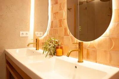 a bathroom with a sink and a mirror at Estudio Bohemio Centro in Valencia