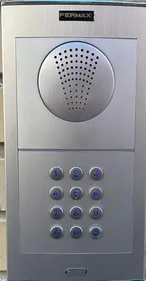 an electronic machine with blue buttons on it at UIM Mediterraneo Cendoya 3 Wifi in Puerto de Sagunto