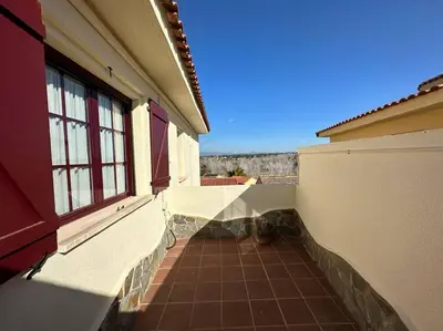 a hallway of a house with a window and a tile floor at Oasis en Riba Roja del Turia in Riba-Roja De Turia
