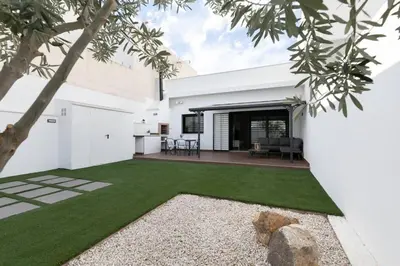 a garden rendering of a house with a green lawn at the butterfly house in Rafelbuñol