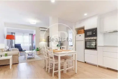 a kitchen and living room with a table and chairs at Estación Central Family Home in Valencia