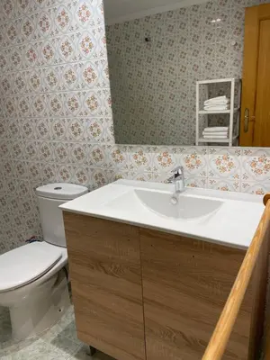 a bathroom with a toilet and a sink and a mirror at Apartamento con Vistas Panorámicas in Sueca