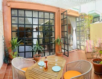 a patio with a table and chairs on a balcony at Loft a 5min de la playa in Valencia
