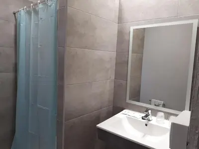 a small room with a desk and a mirror at Pensión Jamaica in Valencia