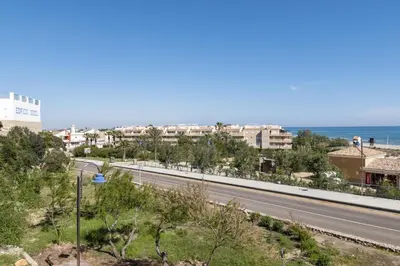a road in front of a city and the ocean at HAWAI, Esc-2, 3-10 in Cullera