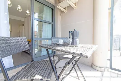 a coffee maker sitting on a table on a balcony at Global Vacacional, Bonito apartamento en Puerto Sagunto para parejas in Puerto de Sagunto