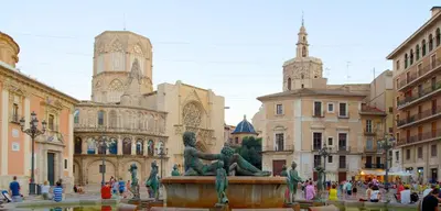 a fountain in the middle of a city with buildings at Carmen flat in Valencia