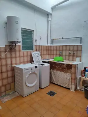 a bathroom with a washing machine and a sink at Casa de pueblo grande para 7 personas in Corbera de Alcira