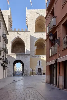 a building with an arch in the middle of a street at Apartamento elegante en Plaza del Carmen F2 in Valencia