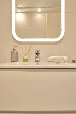 a bathroom with a sink and a mirror at Loft elegante en Plaza del Carmen F3 in Valencia