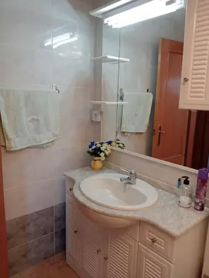 a bathroom with a sink and a mirror and towels at CANETSOL in Canet de Berenguer