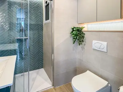 a bathroom with a shower and a toilet at El Séptimo Cielo de la Bahía de los Naranjos - Primera Línea de Playa in Cullera