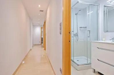 a bathroom with a shower and a walk in shower at Cómodo y luminoso apto cerca de Playas y Valencia in Sueca