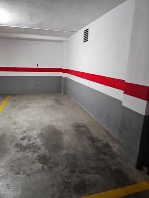 an empty room with red and white stripes on the wall at Cómodo y luminoso apto cerca de Playas y Valencia in Sueca