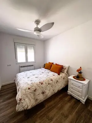 a bedroom with a bed and a ceiling fan at Moderno Piso en Puerto Sagunto in Puerto de Sagunto