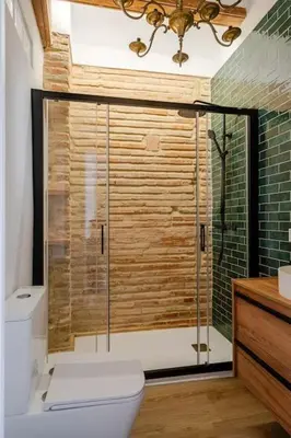 a bathroom with a toilet and a glass shower at Espectacular y luminoso apartamento en el centro in Valencia