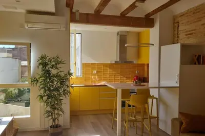 a kitchen with yellow cabinets and a table with chairs at Espectacular y luminoso apartamento en el centro in Valencia