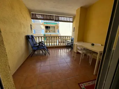 a room with a balcony with a table and chairs at Apto 3 habitaciones, vistas al mar Moncofar Grao in Moncófar