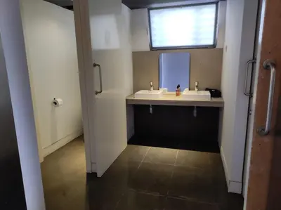 a bathroom with two sinks and a window at Ático loft en molino antiguo in Paterna