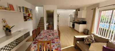 a living room with a table and a couch and a kitchen at Adosado playa Pobla Farnals in Puebla de Farnals