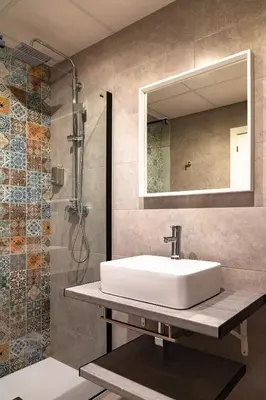 a bathroom with a sink and a mirror at Mediterraneo Stay in Valencia