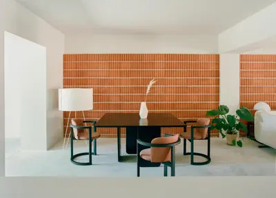 a dining room with a table and chairs at La Casa del Mar in Valencia