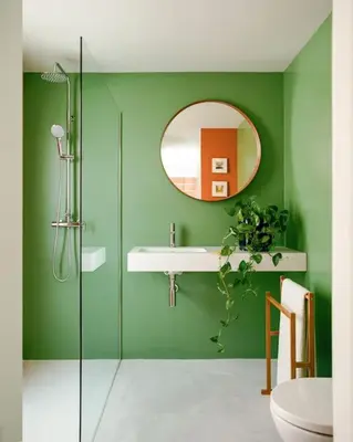 a green bathroom with a sink and a mirror at La Casa del Mar in Valencia