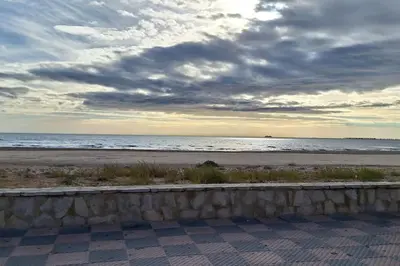 a view of the beach with a cloudy sky at Como en casa in Puerto de Sagunto