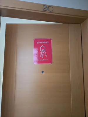 a red sign on the door of a room at Las Jarcias 2C in Moncófar