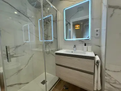 a bathroom with a sink and a shower at El Mercado in Puerto de Sagunto