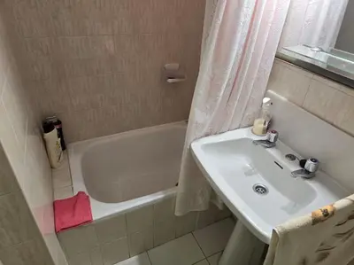 a bathroom with a sink and a tub and a white sink at Apartamento cerca de la playa in Cullera